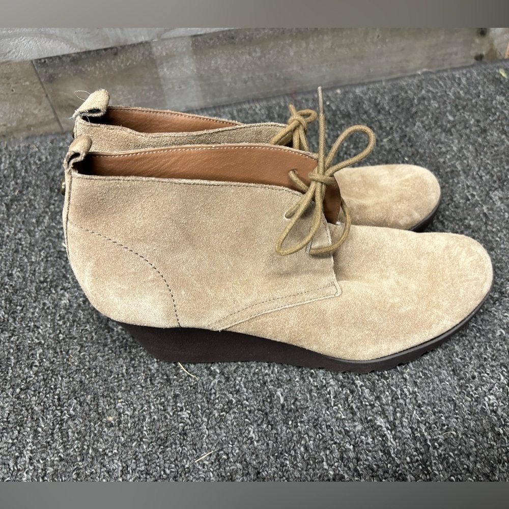 DONALD J. PLINER MAKKO Tan Suede Wedge Bootie 9.5